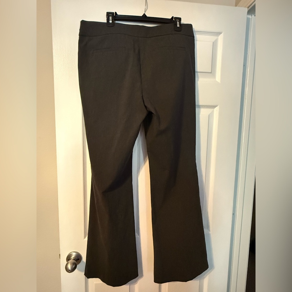 Women's Liz Claiborne Gray Pants - Picture 2 of 4